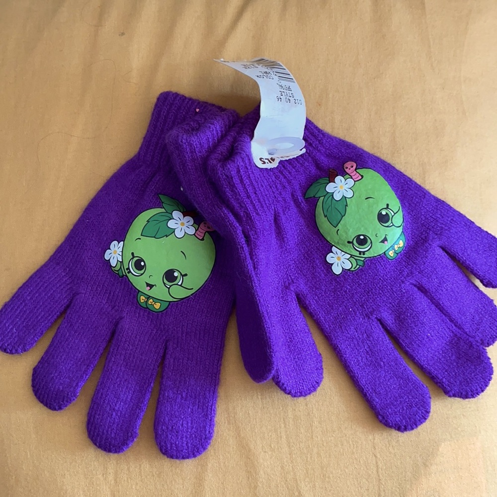 NWT Shopkins Apple Blossom kids one size purple gloves.